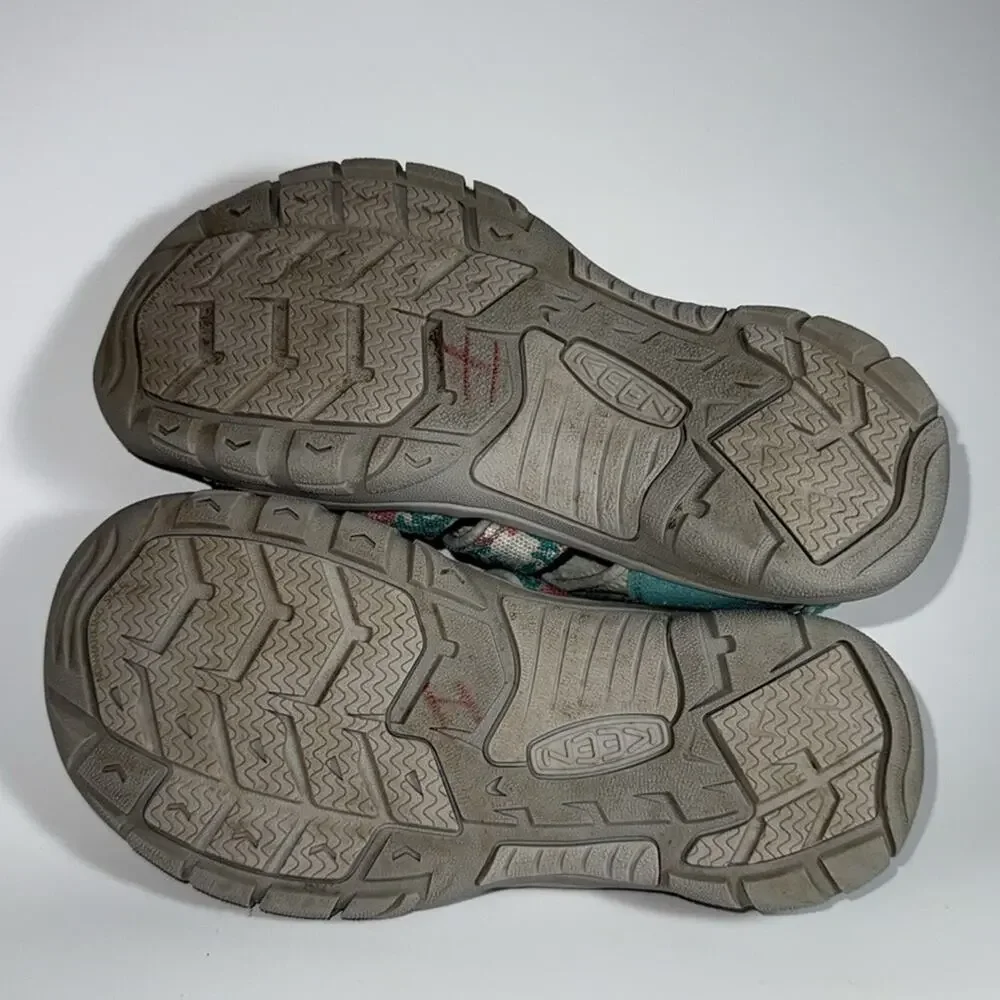 Keen Newport H2 Sandal big girls size 4 or women’s 6.